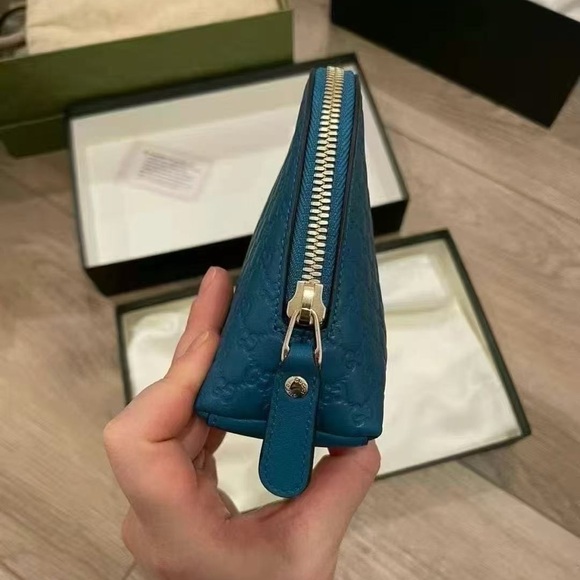 Authentic Gucci Microguccissima GG Cosmetic Case Pouch Deep Cobalt New in Box - Picture 3 of 5